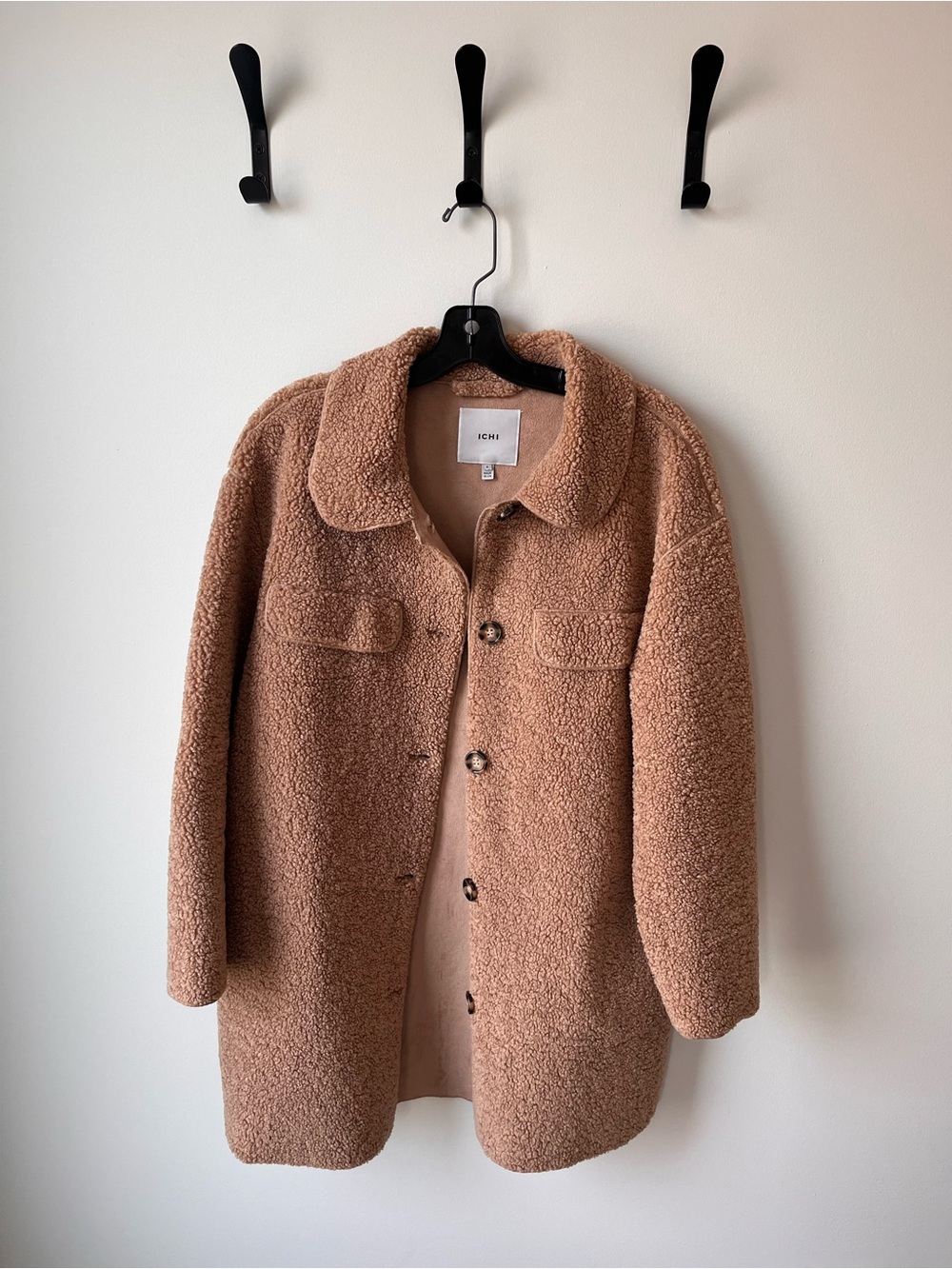 ICHI Women's Tan Faux Shearling Jacket
Size M
Excellent condition - Picture 3 of 16